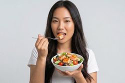 8 loại thực phẩm phụ nữ nên ăn mỗi ngày để chống lão hóa da