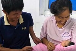 Sản phụ vỡ tử cung, bác sĩ cứu mẹ, giữ con