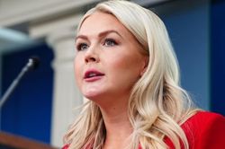 Tổn thất với ông Trump khi phát ngôn viên Leavitt từ chức