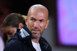 Zidane đưa nh&agrave; v&ocirc; địch 1998 trở lại tuyển Ph&aacute;p