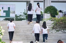 Hơn 300 thí sinh chuyên Tuyên Quang thi lại môn đầu tiên