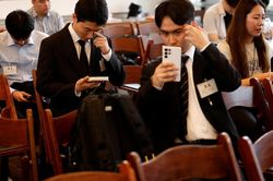 Tỷ phú Mark Zuckerberg khẳng định thế giới sẽ có nhiều việc làm hơn