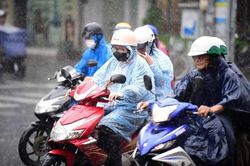 Thời tiết hôm nay 14.8: Hà Nội hạ nhiệt nhờ cơn mưa rào cuối ngày