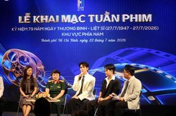 'Lửa lịch sử' thắp sáng phòng vé