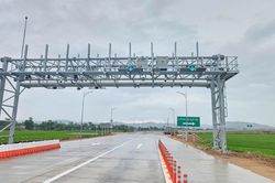 Từ 14h hôm nay, phương tiện đi cao tốc Quảng Ngãi - Nha Trang phải trả phí thế nào?