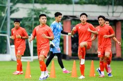 Đội tuyển Việt Nam th&iacute;ch nghi mặt s&acirc;n trước đại chiến Malaysia tại b&aacute;n kết ASEAN Cup 2026