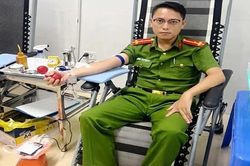 Công an hiến máu điều trị bệnh cho phạm nhân