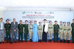 Tăng cường sẵn s&agrave;ng bảo đảm y tế lấy con người l&agrave;m trung t&acirc;m