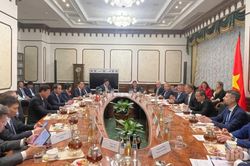 Hà Nội thúc đẩy hợp tác với Nga trong phát triển đường sắt đô thị