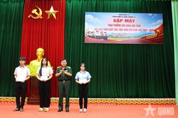 Đoàn Kinh tế - Quốc phòng 74 (Binh đoàn 15): Trao thưởng tặng học sinh có thành tích cao trong học tập