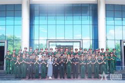Đoàn đại biểu Tổng đội Thiếu sinh quân Ấn Độ giao lưu tại Trường Sĩ quan Thông tin
