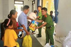 Phát huy tinh thần vì nhân dân phục vụ
