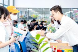 Đa dạng chính sách tài chính, học bổng cho tân sinh viên