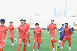 Đội tuyển Việt Nam làm quen với mặt sân cỏ lá gừng ở Malaysia
