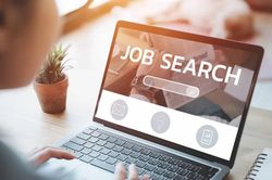Người Việt 2026 chuộng ngành nào? Logistics bất ngờ lên ngôi