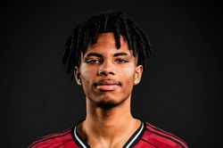 Tài năng trẻ rời Man Utd, gia nhập Peterborough