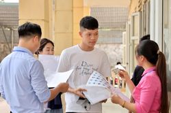 Ngày thi lại tốt nghiệp THPT đầu tiên tại Tuyên Quang diễn ra an toàn, tỷ lệ dự thi đạt 100%