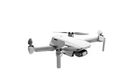 Tổng thống Mỹ Trump áp thuế 100% với máy bay không người lái nhập khẩu, cho phép đóng tàu chiến ở nước ngoài