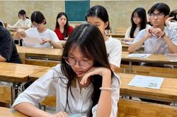 Bộ GD&ĐT lấy &yacute; kiến thi v&agrave;o lớp 10 chỉ gồm To&aacute;n, Ngữ Văn