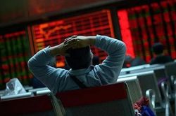 Cổ phiếu trụ bị bán mạnh, VN-Index 'rơi' 64 điểm sau 2 phiên