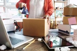 Mỗi ngày thêm hàng trăm shop online, người bán cần lưu ý gì về thuế?