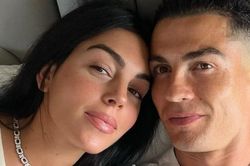Hợp đồng hôn nhân của Ronaldo với vợ người mẫu