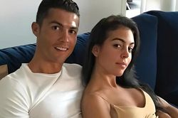 Hợp đồng hôn nhân của Ronaldo với vợ người mẫu