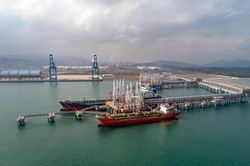 10 triệu thùng dầu thô và bước chuyển trong hoạt động thương mại quốc tế của PVNDB