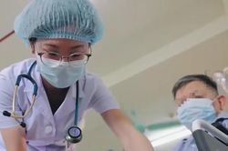 Sơ suất khiến người đàn ông phải cắt cụt chân vì ngâm nước trà xanh nóng