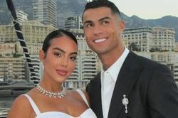 Trái ngược nhẫn đính hôn trăm tỷ, vì sao nhẫn cưới của Cristiano Ronaldo lại giản dị đến khó tin?
