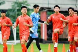 Cận cảnh buổi tập đầu tiên của đội tuyển Việt Nam trên sân Kuala Lumpur
