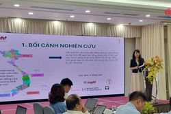 Lao động tự do ngoài trời đối mặt nhiều rủi ro sức khỏe do biến đổi khí hậu