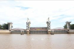 Vận hành đóng 2 cống Tha La và Trà Sư kiểm soát lũ vùng Tứ Giác Long Xuyên