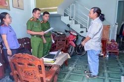 Chủ tiệm giày dép ở Cần Thơ bị khởi tố vì bán hơn 1.500 sản phẩm giả mạo nhãn hiệu