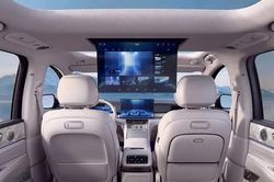 SUV dài hơn 5,1 mét, công suất 784 mã lực, giá chưa tới 900 triệu đồng
