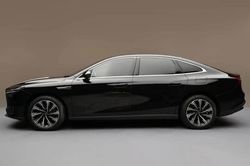 Xe sedan động cơ PHEV, công suất 502 mã lực, giá hơn 740 triệu đồng