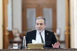 Mỹ và Iran tuyên bố trái chiều về eo biển Hormuz