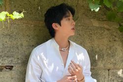 Jin (BTS) gây chú ý với khoảnh khắc tạo dáng 'khó đỡ'