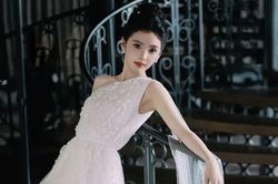 Chương Nhược Nam hóa nàng thơ trong chiếc đầm trễ vai