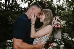 Travis Kelce lần đầu lên tiếng về 'đám cưới điên rồ' với Taylor Swift