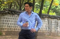 Choi Si Won liên tục gây chú ý