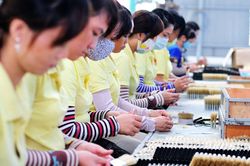 Tăng trưởng kinh tế có đi cùng chất lượng việc làm của lao động nữ?