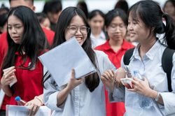 Th&iacute; sinh hoang mang v&igrave; điểm cao hơn điểm chuẩn vẫn trượt nguyện vọng 1, thực hư thế n&agrave;o?