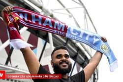 West Ham cấm khăn quàng cổ 'nửa nọ nửa kia' trong sân vận động
