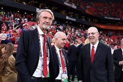 Man Utd c&ograve;n 18 ng&agrave;y thị trường chuyển nhượng để cấp vốn cho HLV Michael Carrick mua t&acirc;n binh