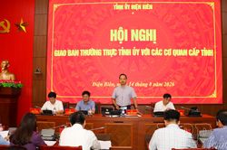 Hội nghị Giao ban Thường trực Tỉnh ủy với c&aacute;c cơ quan cấp tỉnh