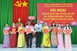 Xã Long Định: Công bố các Quyết định sáp nhập trường