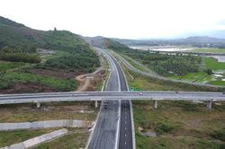 Ph&acirc;n luồng tại n&uacute;t giao đường bộ cao tốc V&acirc;n Phong - Nha Trang v&agrave; Kh&aacute;nh H&ograve;a - Bu&ocirc;n Ma Thuột