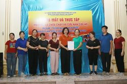 Phường Kỳ Lừa ra mắt mô hình "Tổ liên gia an toàn phòng cháy, chữa cháy” và tổ chức thực tập phương án chữa cháy, cứu nạn cứu hộ
