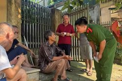 Công an phường Yên Bái hỗ trợ người đàn ông đi lạc trở về gia đình